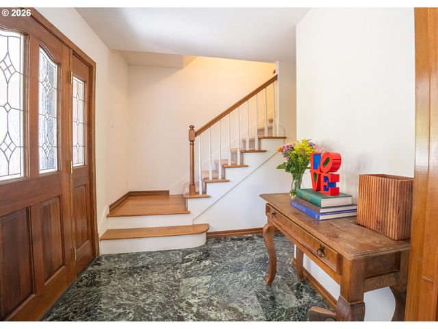 31 CHURCHILL DOWNS, Lake Oswego, OR 97035