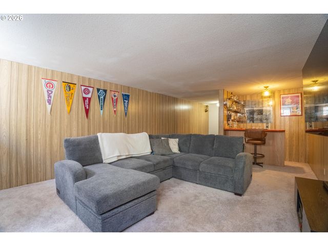 31 CHURCHILL DOWNS, Lake Oswego, OR 97035
