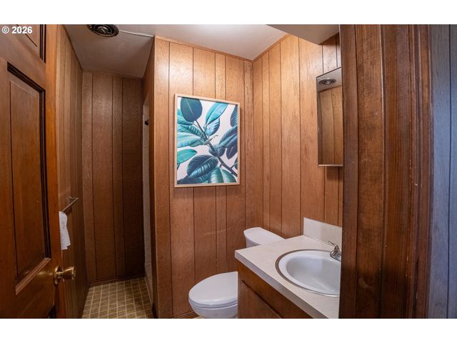 31 CHURCHILL DOWNS, Lake Oswego, OR 97035