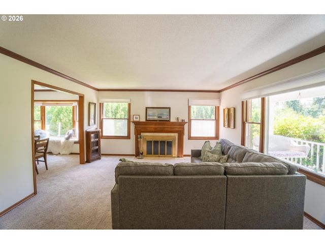 31 CHURCHILL DOWNS, Lake Oswego, OR 97035