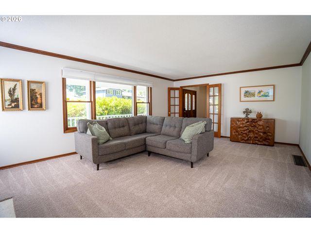 31 CHURCHILL DOWNS, Lake Oswego, OR 97035