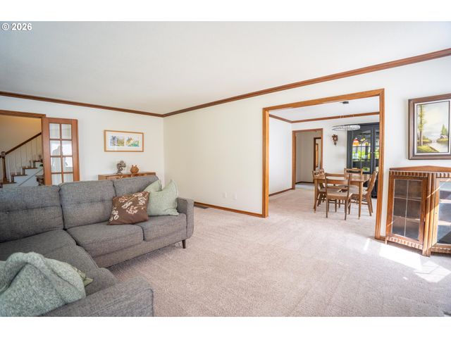 31 CHURCHILL DOWNS, Lake Oswego, OR 97035