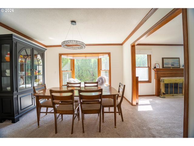 31 CHURCHILL DOWNS, Lake Oswego, OR 97035