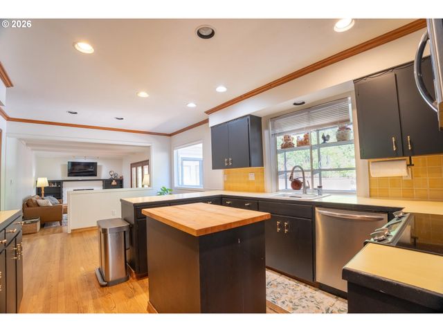 31 CHURCHILL DOWNS, Lake Oswego, OR 97035