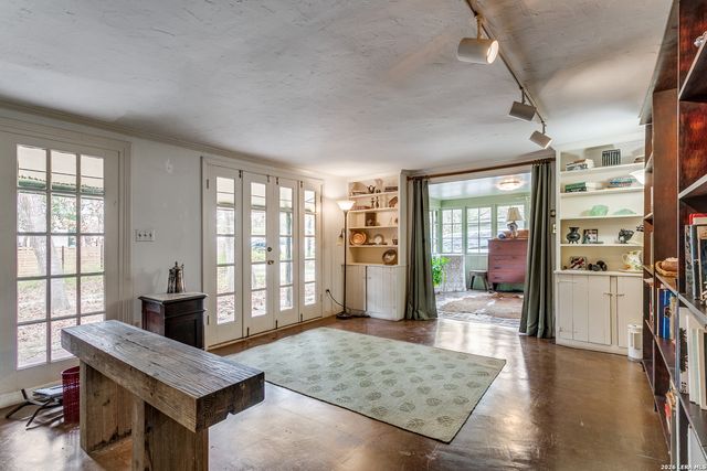 231 E Sunset, San Antonio, TX 78209