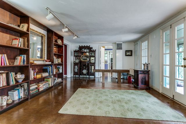 231 E Sunset, San Antonio, TX 78209