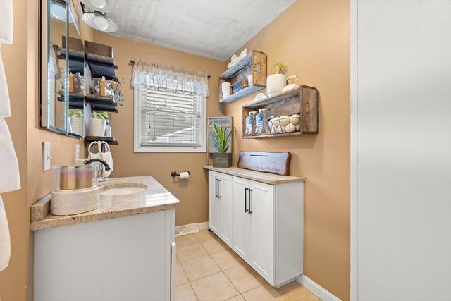 765 Pine Hill Dr, New Bedford, MA 02745