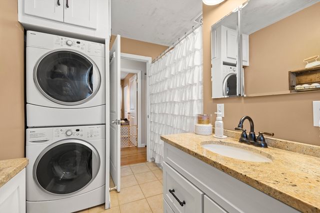 765 Pine Hill Dr, New Bedford, MA 02745