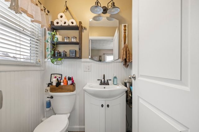 765 Pine Hill Dr, New Bedford, MA 02745