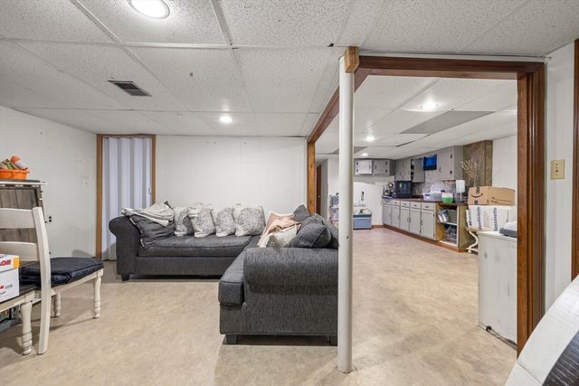 765 Pine Hill Dr, New Bedford, MA 02745