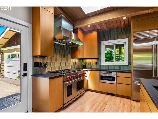 4550 DOGWOOD Dr, Lake Oswego, OR 97035