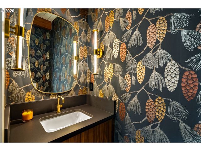 4550 DOGWOOD Dr, Lake Oswego, OR 97035