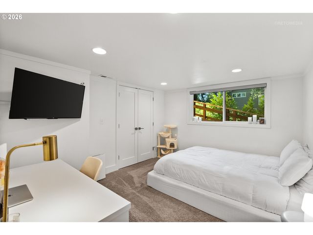 4550 DOGWOOD Dr, Lake Oswego, OR 97035