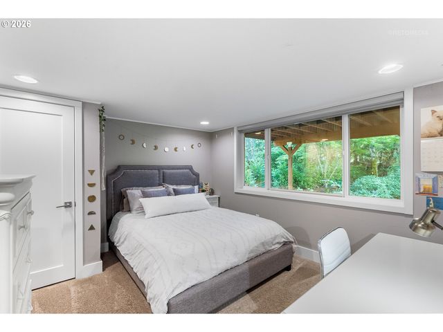 4550 DOGWOOD Dr, Lake Oswego, OR 97035