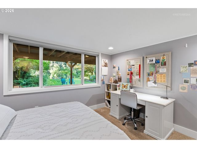 4550 DOGWOOD Dr, Lake Oswego, OR 97035