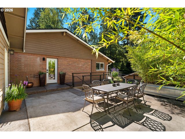 4550 DOGWOOD Dr, Lake Oswego, OR 97035