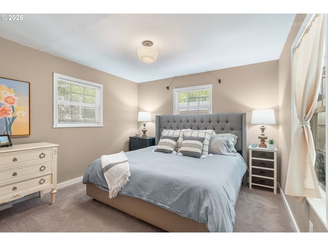 4550 DOGWOOD Dr, Lake Oswego, OR 97035