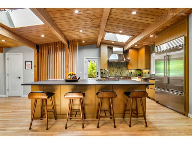 4550 DOGWOOD Dr, Lake Oswego, OR 97035