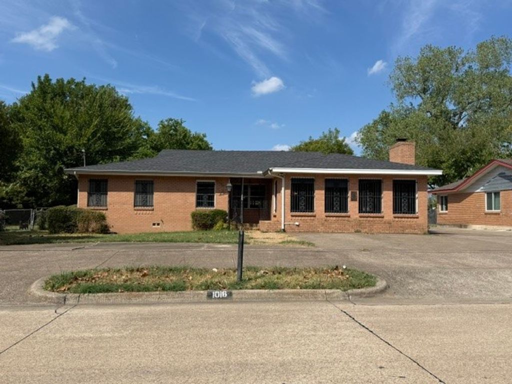 1016 Usher Street, Benbrook, TX 76126 — exterior