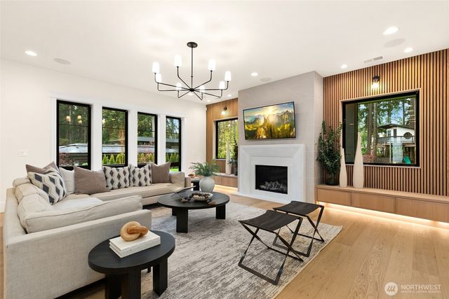 10630 SE 22nd Street, Bellevue, WA 98004