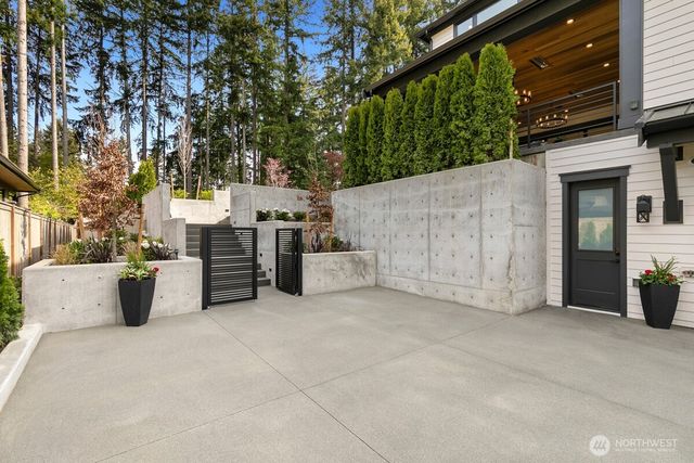 10630 SE 22nd Street, Bellevue, WA 98004