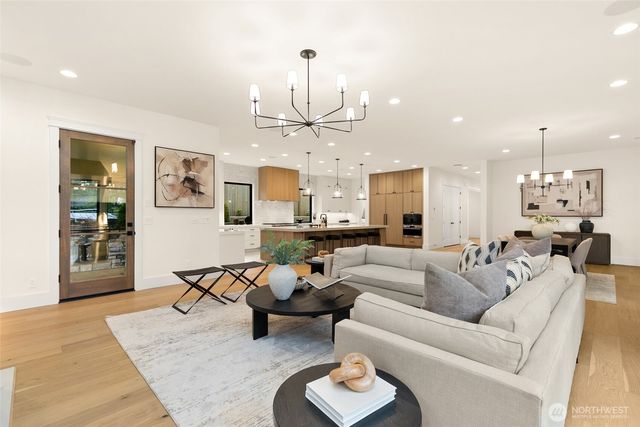 10630 SE 22nd Street, Bellevue, WA 98004