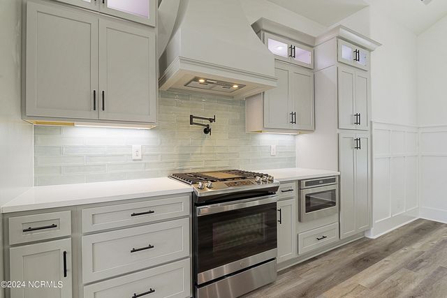 527 S Middleton Drive NW, Calabash, NC 28467