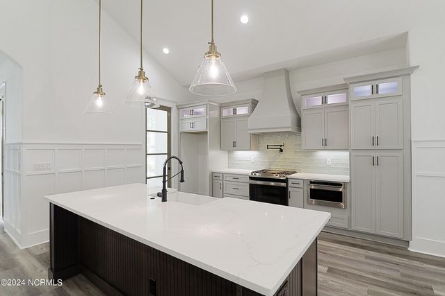 527 S Middleton Drive NW, Calabash, NC 28467