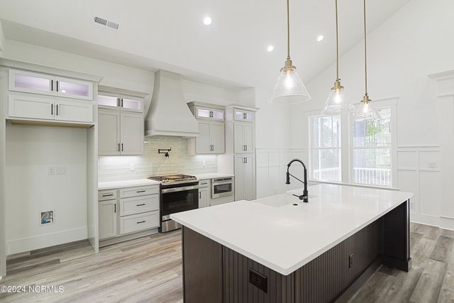 527 S Middleton Drive NW, Calabash, NC 28467