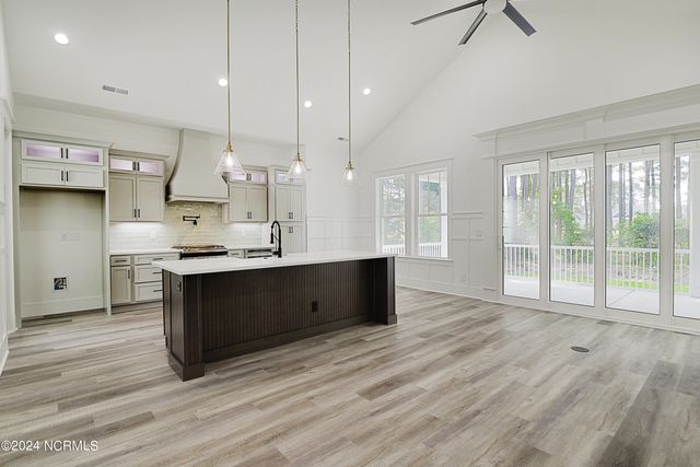 527 S Middleton Drive NW, Calabash, NC 28467