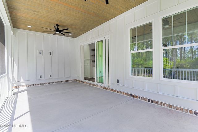 527 S Middleton Drive NW, Calabash, NC 28467