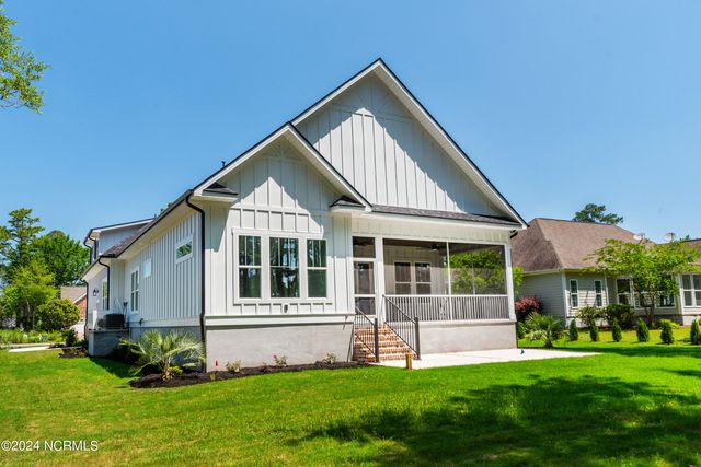 527 S Middleton Drive NW, Calabash, NC 28467