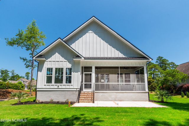 527 S Middleton Drive NW, Calabash, NC 28467