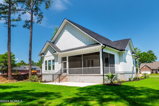 527 S Middleton Drive NW, Calabash, NC 28467