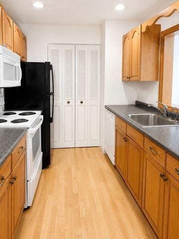 25 Greentree Lane 43, Weymouth, MA 02190