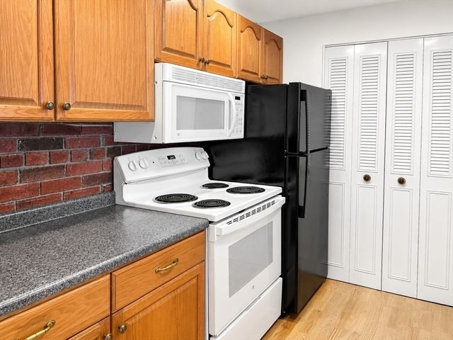 25 Greentree Lane 43, Weymouth, MA 02190