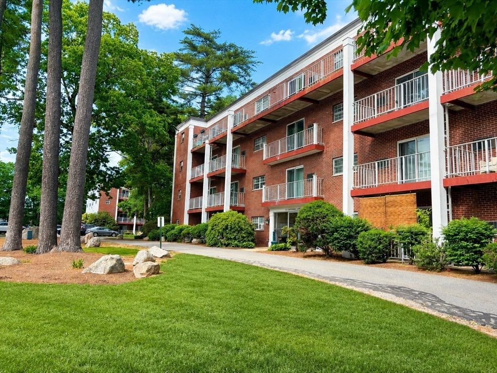 25 Greentree Lane 43, Weymouth, MA 02190