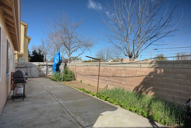 1799 Newport Dr, Yuba City, CA 95993