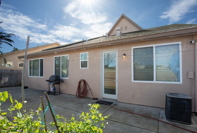 1799 Newport Dr, Yuba City, CA 95993