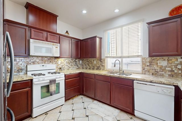 1799 Newport Dr, Yuba City, CA 95993