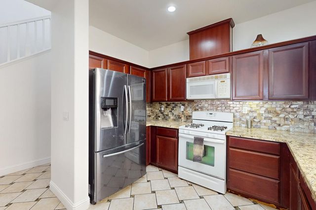 1799 Newport Dr, Yuba City, CA 95993