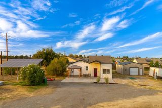 930 W Iona Avenue, Lemoore, CA 93245