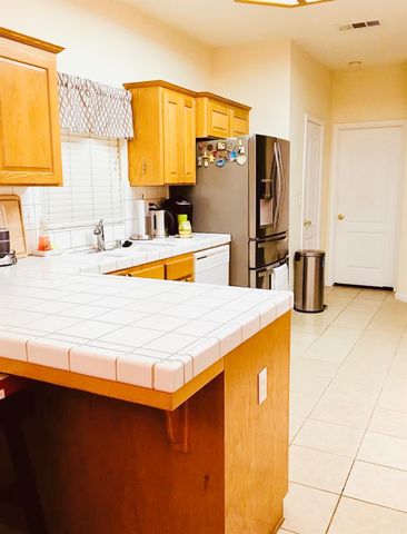 2559 E Fallbrook Avenue, Fresno, CA 93720