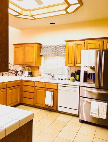 2559 E Fallbrook Avenue, Fresno, CA 93720