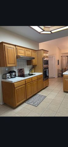 2559 E Fallbrook Avenue, Fresno, CA 93720