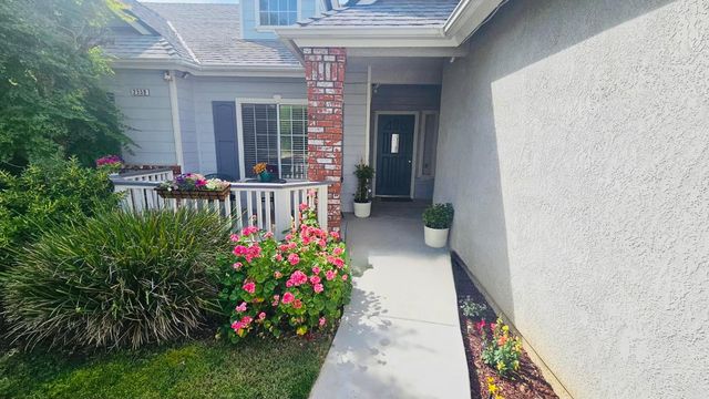 2559 E Fallbrook Avenue, Fresno, CA 93720