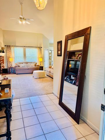 2559 E Fallbrook Avenue, Fresno, CA 93720