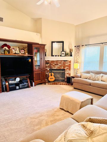 2559 E Fallbrook Avenue, Fresno, CA 93720