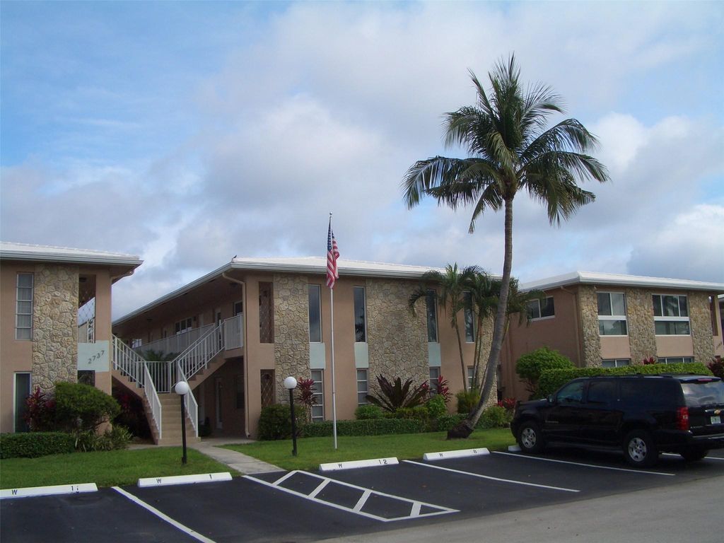 2737 NE 28th St 7W, Lighthouse Point, FL 33064
