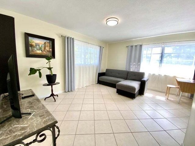523 SE 20th Court 5, Boynton Beach, FL 33435